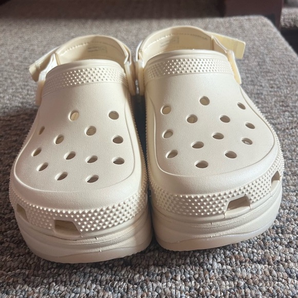 🆕Womens Size 9 Crocs Classic Hiker Escape Clogs - Cream - Picture 6 of 12